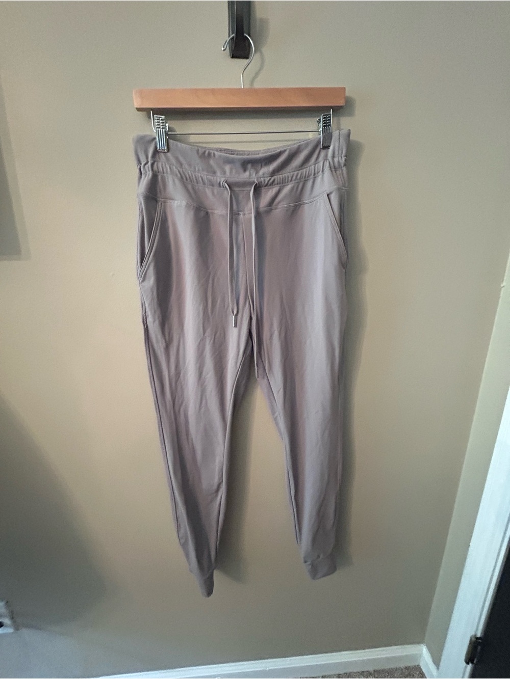 HALARA light graytaupe Jogger Pants
NEW